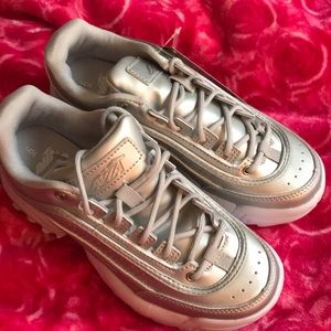 BNWT women’s athletic shoes size 6 silver